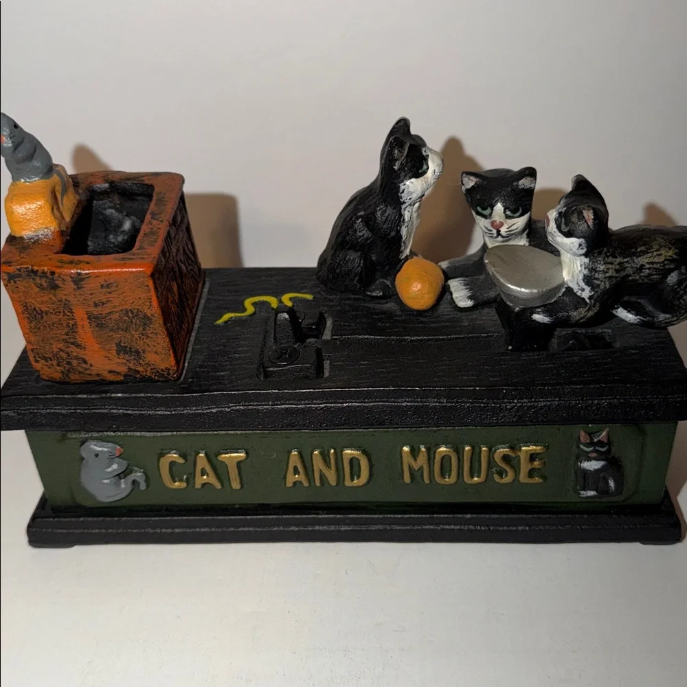 Design Toscano. Cat & Mouse Reproduction Vintage Cast Iron Mechanical Bank Heavy